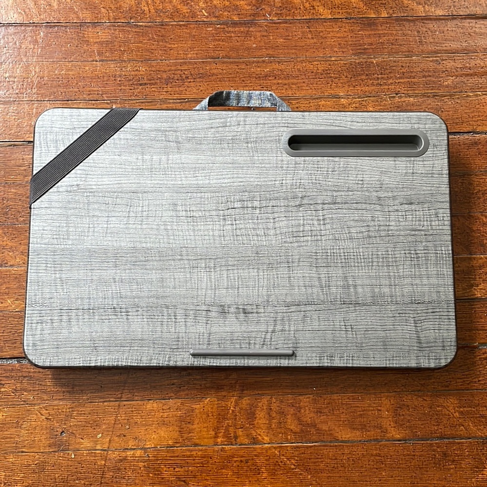 Small lap desk for lounging